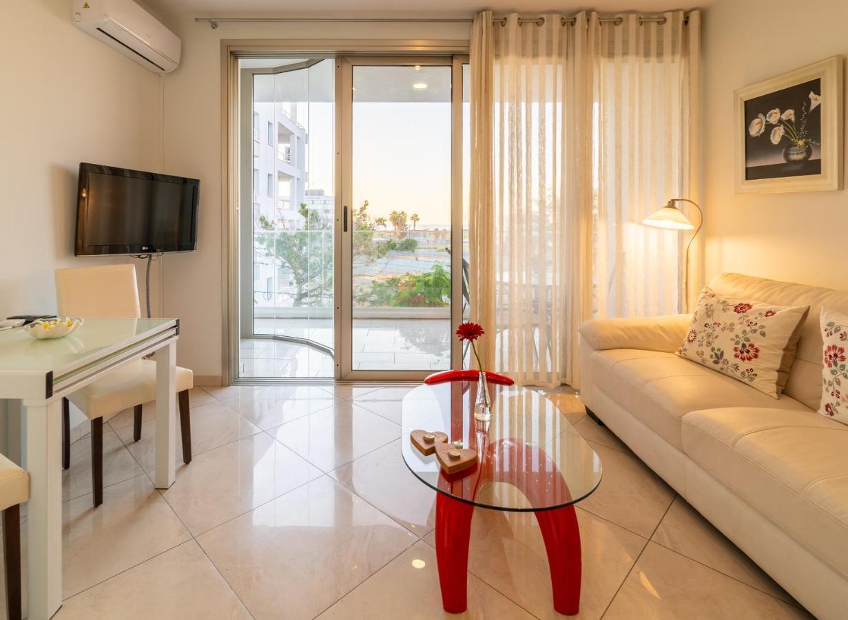 Mesogios House Suites Larnaca Eksteriør billede