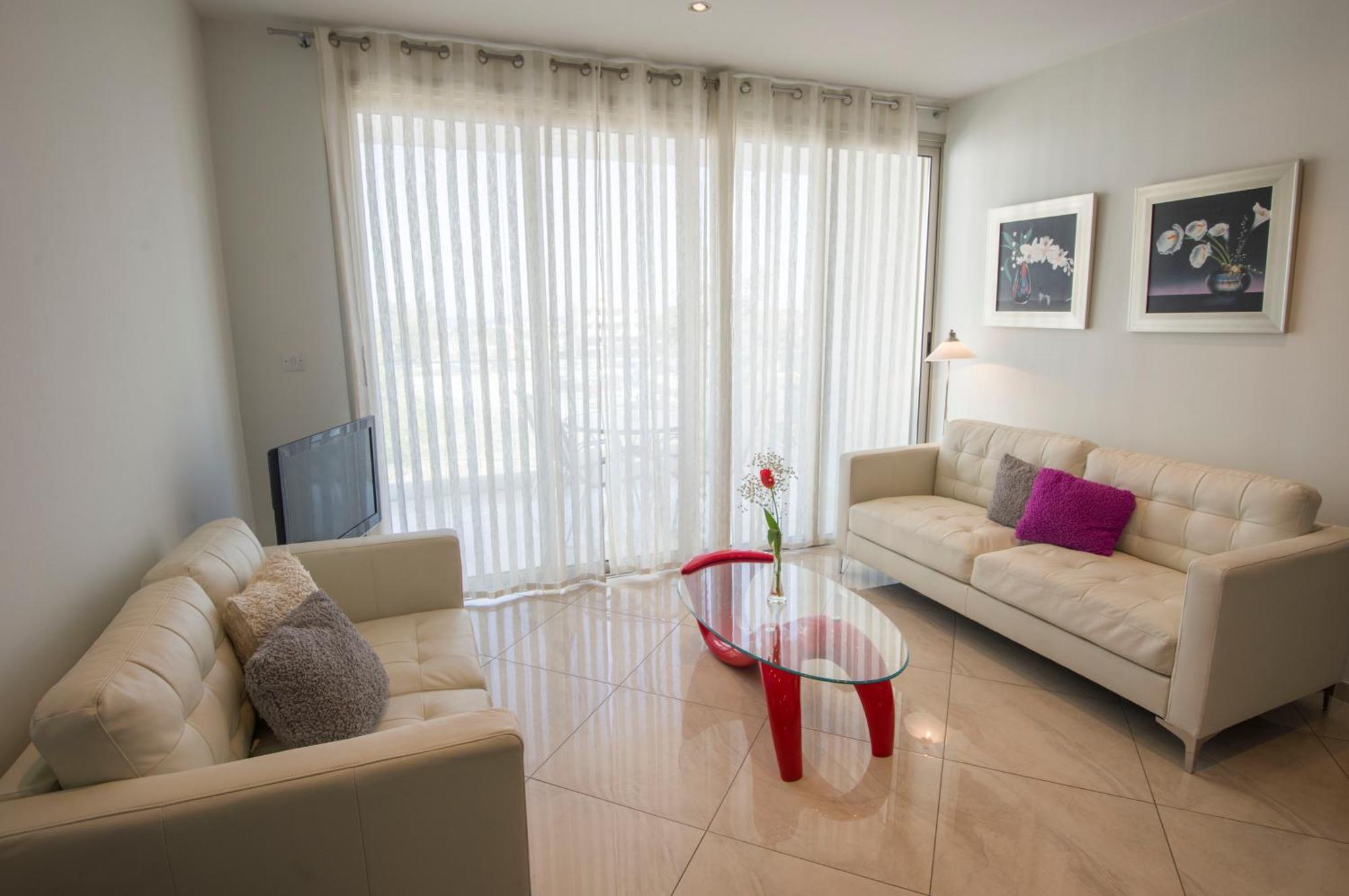 Mesogios House Suites Larnaca Værelse billede