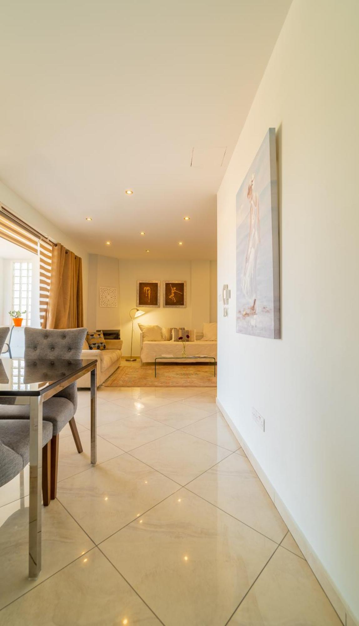 Mesogios House Suites Larnaca Værelse billede